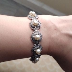 Sterling Silver  925 authentic Vintage  Bracelet and Pearl.